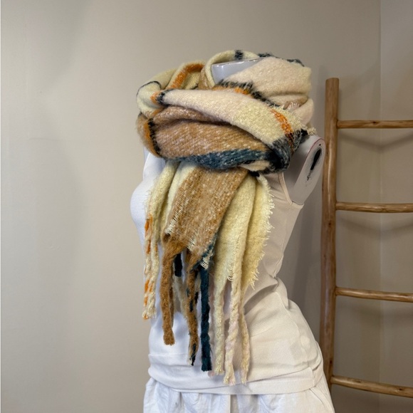 Plaid Fringe Scarf Wrap Large - Picture 2 of 3